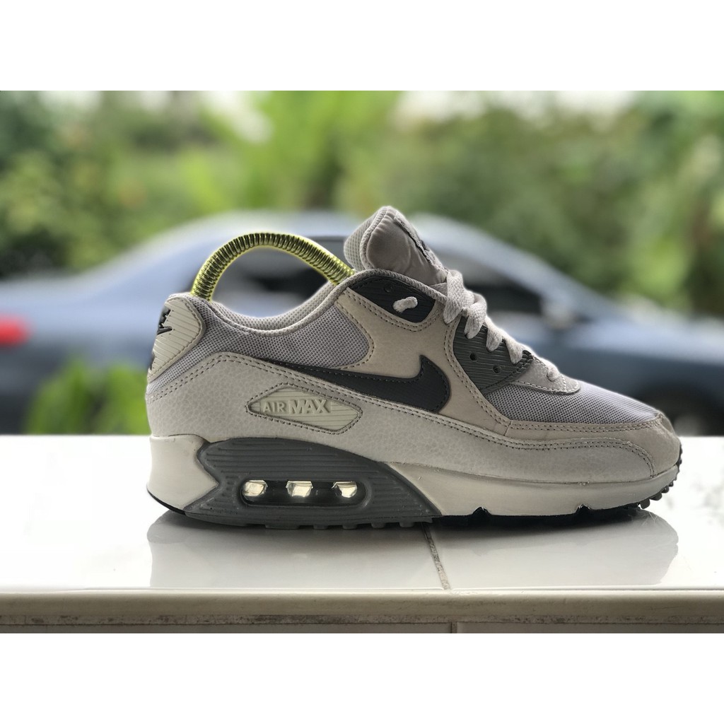 Nike Wmns Air Max 90 Essential Size 38 มือสอง