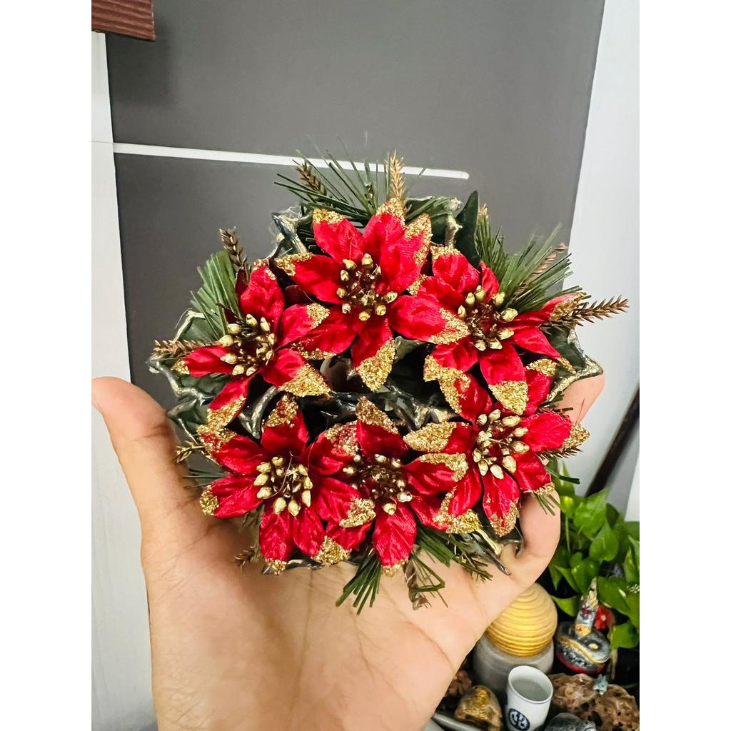 ดอกไม้ตกแต่ง (ดอกไม่้สีแดงตกแต่งมีกริตเตอร์กากเพชรสวยๆๆ1ชิ้นใหญ่มี6ดอกเล็ก) ดอกไม้สีแดง คริสต์มาส ดอกไม้จัดปีใหม่