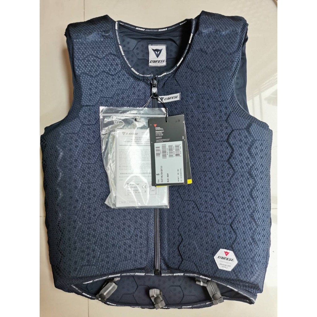 เสื้อกั๊กขี่ม้าน้ำหนักเบายี่ห้อDainese (daine-ze) Milton Soft E1