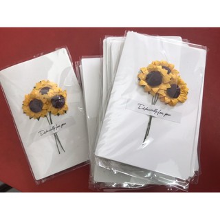 การ์ดดอกไม้แห้ง หลากสี การ์ดมีหลายสี เขียนได้ พับได้ เป็นการอวยพรเนื่องในโอกาสต่างๆ