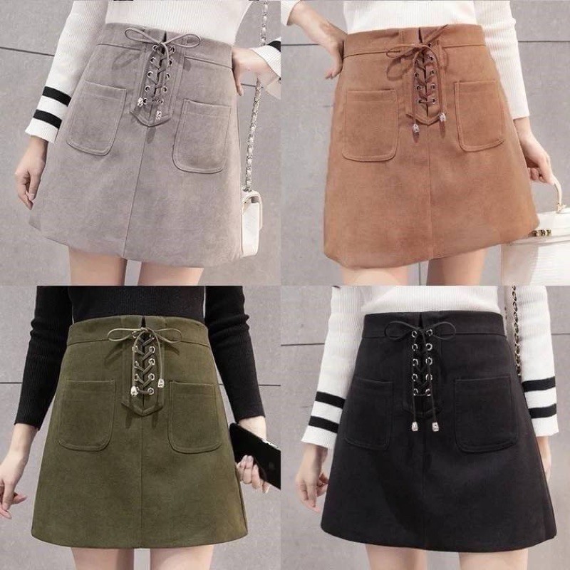 กระโปรงหนังผสมกำมะหยี่ แต่งตาข่าย ร้อยเชือกด้านหน้าเก๋ๆ มาพร้อมซิปหลัง ใส่สวย ใส่แล้วดูหุ่นดี