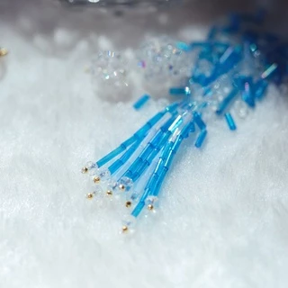 ลูกปัดปล้องอ้อย 2x7mm (400ชิ้น) ลูกปัดท่อแก้วหลากสี ลูกปัดคริสตัลยาว สำหรับทำพู่ DIY