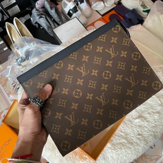 กระเป๋าถือ  LOUIS VUITTON POCHETTE VOYAGE CLUTCH BAG ถ่ายจากสินค้าจริง100%