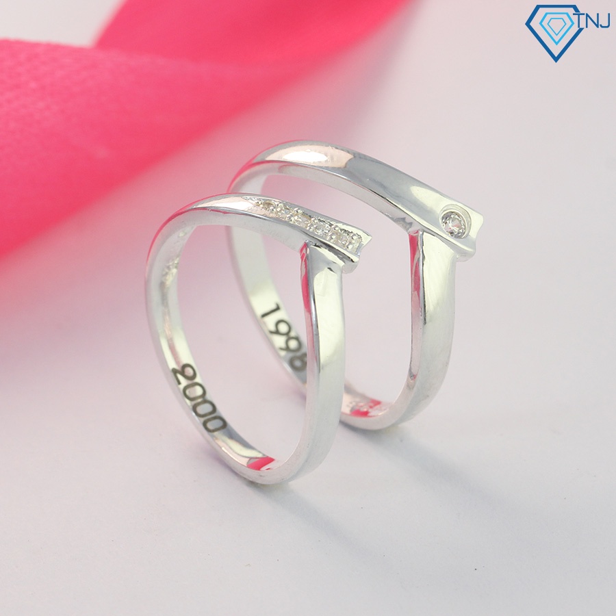 แหวนคู่รักเงินสําหรับผู้ชายและผู้หญิงสลักชื่อ ND0445 TNJ Jewelry