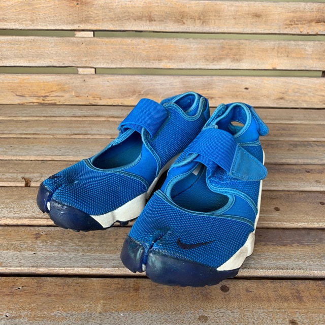 Nike air rift สีฟ้าน้ำเงิน หายากก