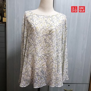 เสื้อแบรนด์ Uniqlo ลายดอกไม้
