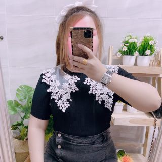 เสื้อไหมพรม​  แต่ปกลายลูกไม้🌸