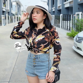 เสื้อเชิ้ตลายสวยที่สุดเลยค่ะ เป็นลายที่สั่งผลิตลายเอง ลายไม่โหลไม่ซ้ำใครแน่นอน สีคมชัด โซ่ทองสวยมากๆ