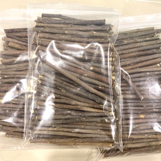 ไม้แอปเปิ้ล 300 กรัม Apple sticks สำหรับสัตว์ฟันแทะ หนูแฮมเตอร์ , ชินชิล่า, กระต่าย กระรอก ชูการ์ไกเดอร์