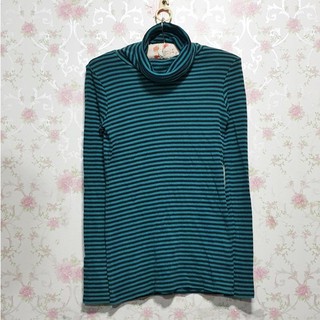 Uniqlo (KN-218) เสื้อคอเต่า ผ้ายืด Size : XS ส่งฟรี EMS