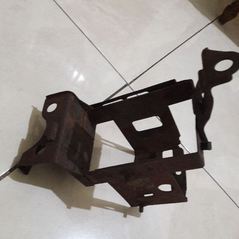 ขายึดแบตเตอรี่ Suzuki gt twin 185