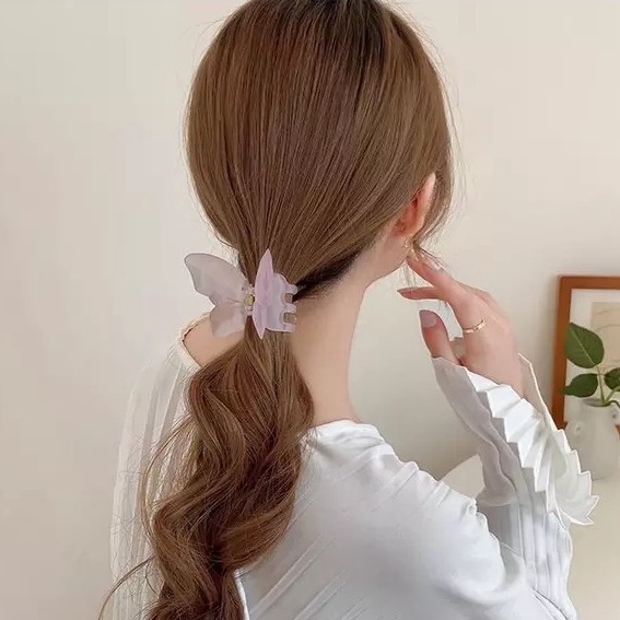 กิ๊บผีเสื้อพลาสติก สีด้านใส ขนาด7.5cm. สีสวยน่ารัก หนีบผมได้หมด กิ๊บหนีบผม กิ๊บติดผม กิ๊บผมรุ่นใหม่ล่าสุด