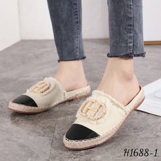 H1688-1 รองเท้าคัทชูทรงปิดหัว เปิดส้นด้านหลัง ส้นแบน รุ่นนี้เป็นงานที่สวมใส่ง่าย และ สวยมาก ทรงนี้ ใส่สบายไม่บีบหน้าเท้า