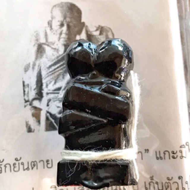 “ อิ้นดำ รักยันตาย ไม้ ซางเป่าปลา” แกะด้วยมือ หลวงปู่ครูบาทอง ก้อนไฟเย็น เมตตามหานิยมแรงได้ใจ