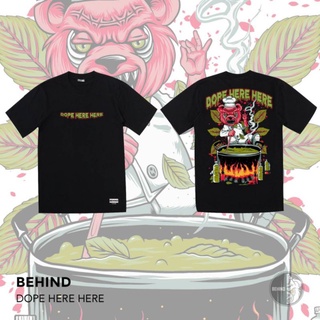 เสื้อยืดผ้าฝ้ายพิมพ์ลายแฟชั่นBEHIND CLOTHING เสื้อยืดลาย “DOPE HERE HERE”