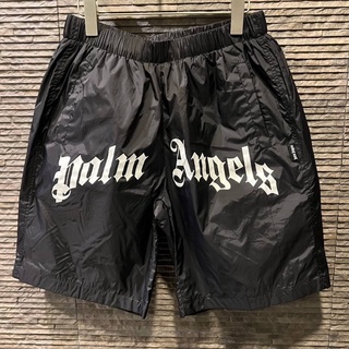 PALM ANGELS CURVED LOGO SWIMMING SHORTS กางเกงขาสั้นเอวยางยืด แบรนด์ปาล์มแองเจิล ผ้าร่ม สีดำ สกรีนตัวหนังสือโลโก้