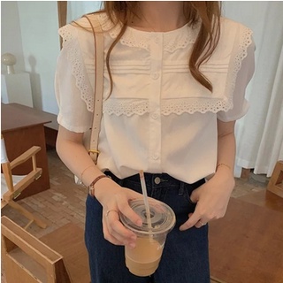พร้อมส่ง : เสื้อเชิ้ตสีขาวแขนสั้นตกแต่งระบายผ้าฉลุ [B25]