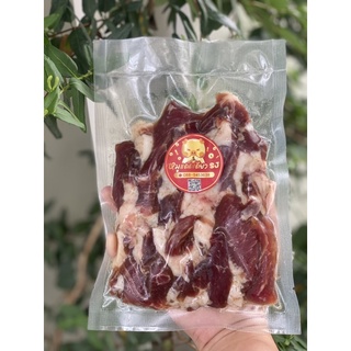 หมูแดดเดียวรสกลมกล่อมเค็มนิดหวานหน่อยขนาด300กรัมได้ฟีลนั่งทานที่ร้านอาหารอีสาน