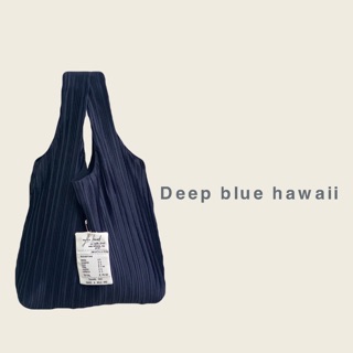 Wyllabrand กระเป๋าผ้าพลีท Deep blue hawaii