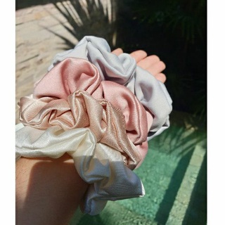 (ผ้าซาตินคละแบบ) โดนัทมัดผม  ยางรัดผม ผ้าซาติน  scrunchy satin  ไซส์ M จำนวน 1 ชิ้น