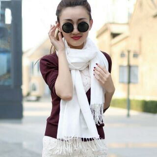 ผ้าพันคอสีขาว White scarf