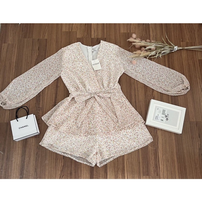 จั้มขาสั้นมีเชือกผูกเอว ซิปหลังnuyshop