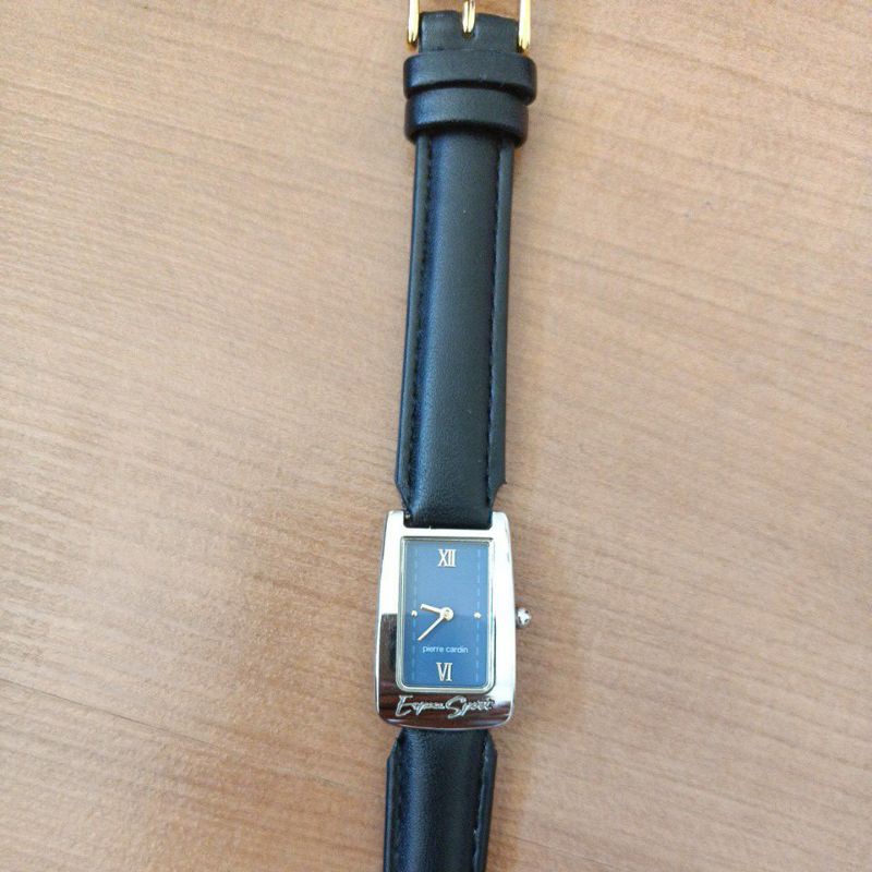 นาฬิกาแบรนด์เนมpierre cardinหน้าปัดสีน้ำเงิน ตัวแทนสีเงิน สายหนังสีดำของแท้มือสองสภาพใหม่
