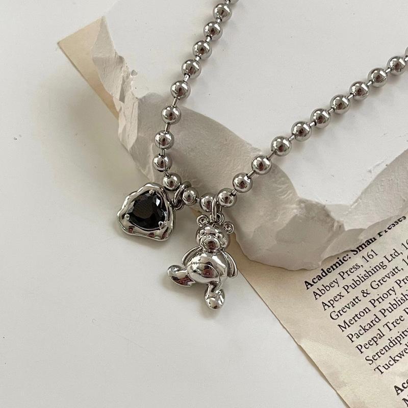 เกาหลี Ins ย้อนยุค ลมหนาว สีดํา รัก หมี จี้สร้อยคอ สําหรับผู้หญิง ฮิปฮอป กระดูกไหปลาร้า โซ่ สร้อยคอคู่ ของขวัญ - รูปที่ 6