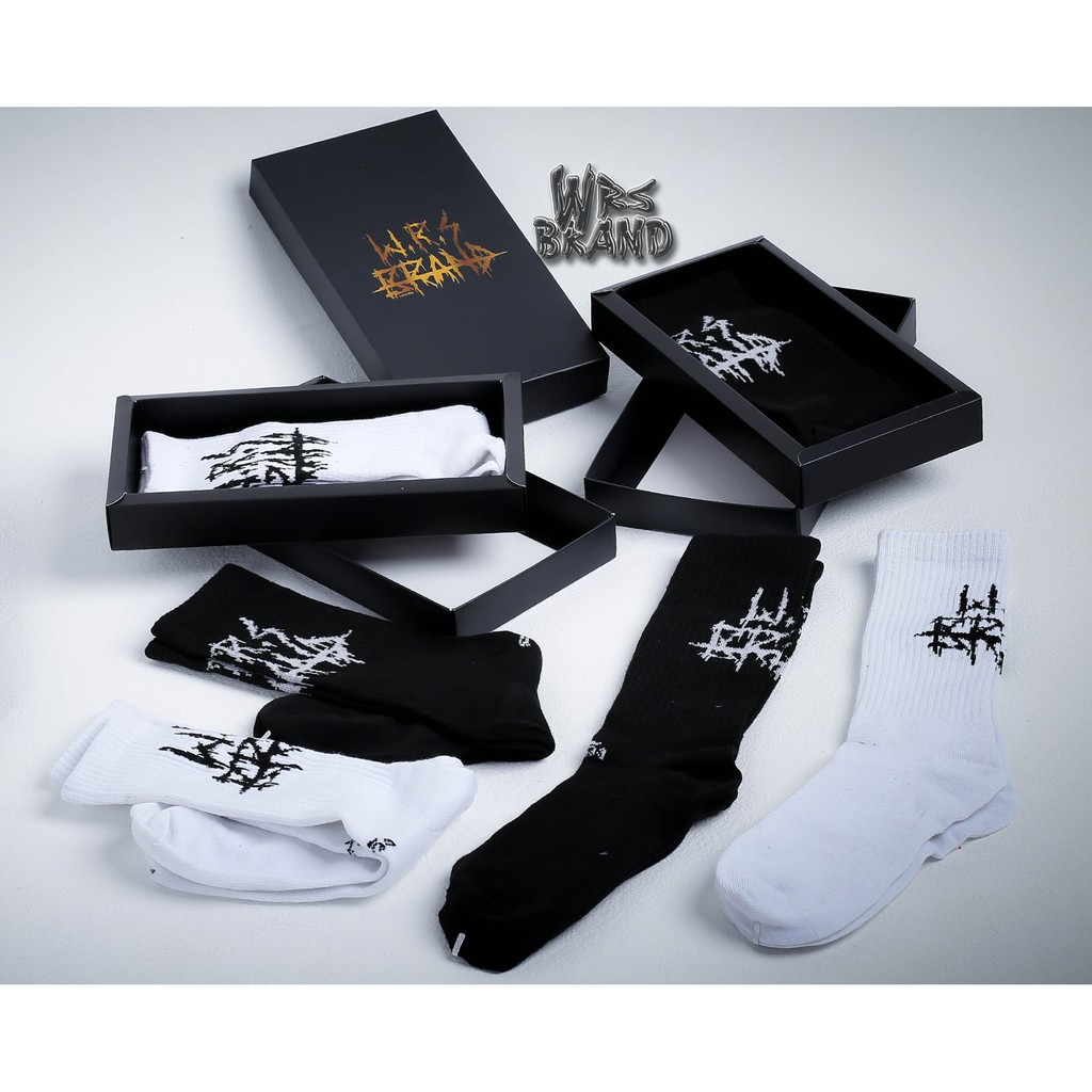 ถุงเท้าข้อยาวยาว สีขาวและสีดำ พร้อมกล่องพรีเมี่ยม WRS BRAND Sock