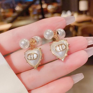 มาใหม่ Fashion earrings ต่างหูไข่มุก เวอร์ชั่นเกาหลีแฟชั่น Style รูปแบบใหม่ (สินค้าพร้อมจัดส่ง)