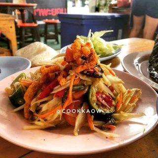 คลุกข้าว น้ำพริกหมูกระจก ไม่อมน้ำมัน กรอบ อร่อย ไม่เหม็นหืน มี 2 สูตร 3 ขนาด