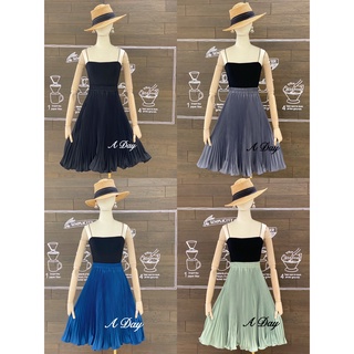 Back instock  Freesize Pleated  middle skirt กระโปรงพลีส ยาวคลุมเข่า อัดพลีตแน่นๆมาอย่างดี ใช้เทคนิคในการเย็บทำให้ชายกระ