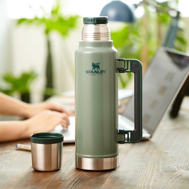 กระบอกน้ำ Stanley Classic Vacuum Bottle 1.9 L พร้อมส่ง