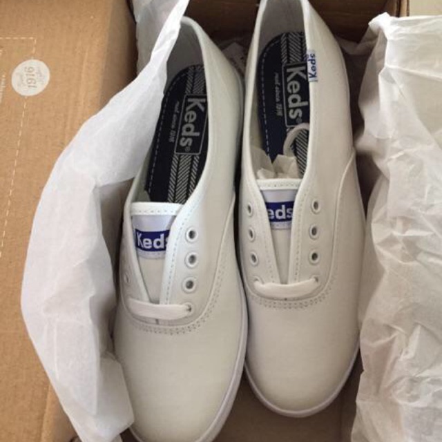 Keds สีขาวคลาสสิค