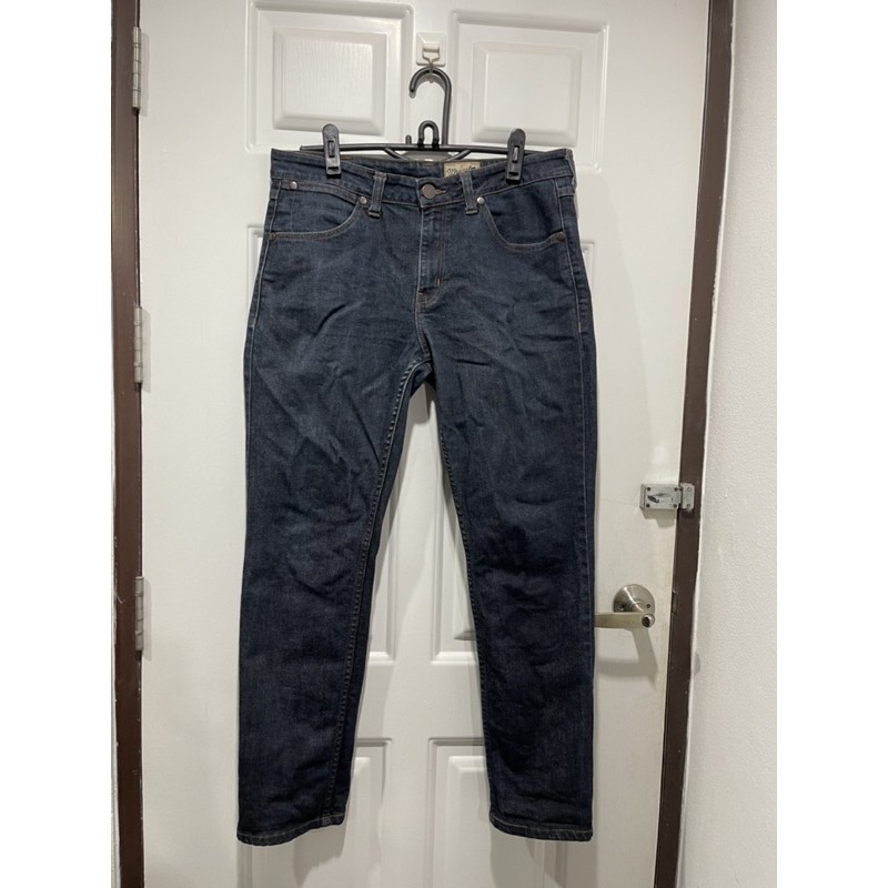 ส่งต่อกางเกง weangler สภาพดีไม่มีตำหนิขายเทๆค่ะ