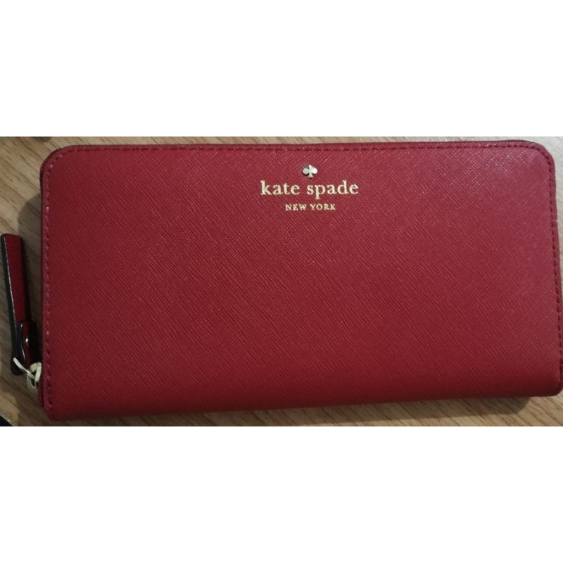 KATE SPADE กระเป๋าสตางค์ใบยาว  lacey wlru1689​ mikas​ pond pillboxred​(617)ของแท้
