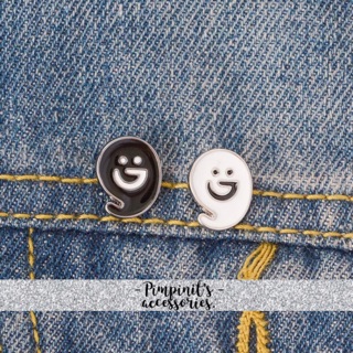 📬 พร้อมส่ง : เข็มกลัดเซ็ทเครื่องหมายจุลภาค (คอมม่า) สีขาว-ดำ | White &amp; Black Smile Comma Symbol Enamel Brooch Pin Set.