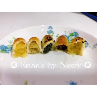 ขนมเปี๊ยะนมสด รับหิ้วจากเอสเบเกอรี่หมู่บ้านเศรษฐกิจ ทุกวันจันทร์ - เสาร์