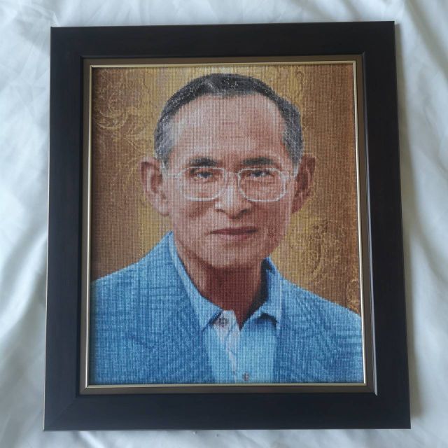 ภาพปักครอสติส ในหลวงรัชกาลที่ 9 🙏🏻🙏🏻 พร้อมส่งค่ะ‼️