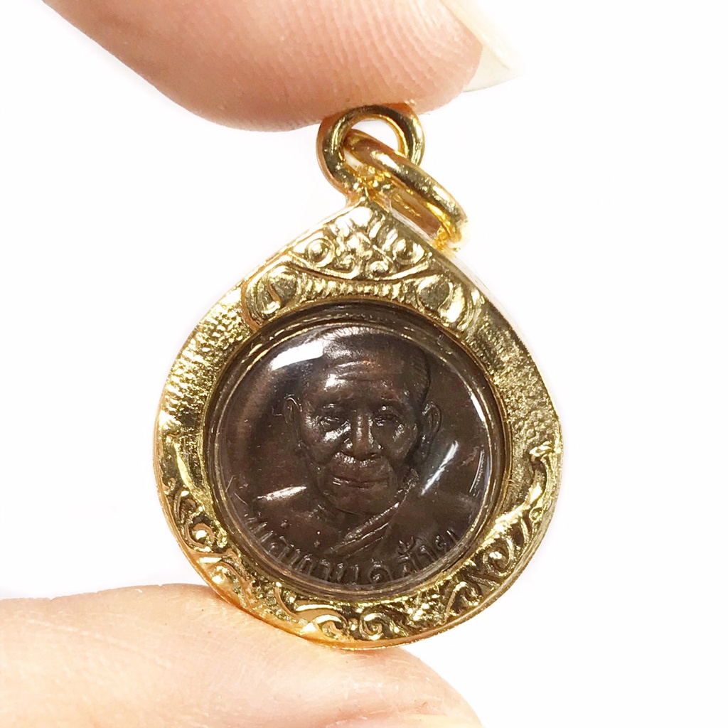 เหรียญพ่อท่านคล้าย กลมเล็กหลังเจดีย์ หลวงพ่อคล้าย วาจาสิทธิ์์ วัดสวนขัน ปี2505 เลี่ยมกรอบทองไมครอน