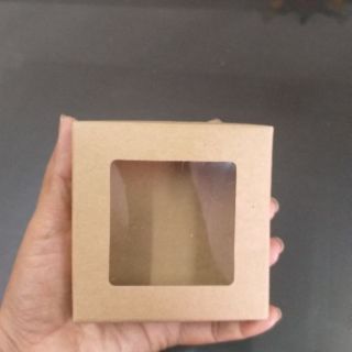 (พร้อมส่ง)กล่องคราฟท์เจาะหน้าต่างขนาดเล็ก 8×8×3 ซม.