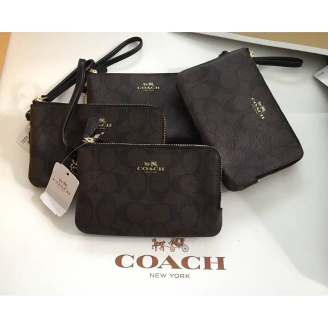 คล้องมือ Coach 2 Zip M