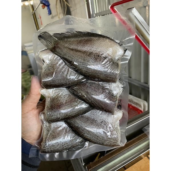 ปลาสลิดแดดเดียว น้ำหนัก 500 กรัม 1 แพ็คมี 6 ตัว