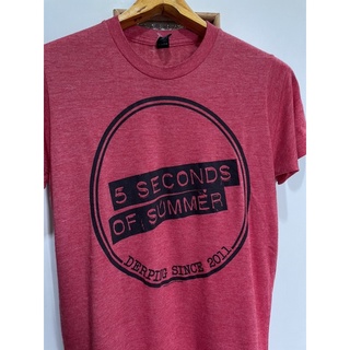 เสื้อยืดผ้าฝ้าย เสื้อวงมือสอง 5 SECONDS OF SUMMER (2015) Size S มือ2