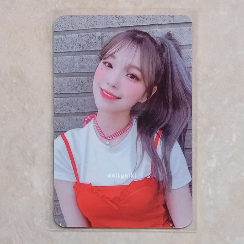 โฟโต้การ์ดชิ้น Jiheon จากโรงงานสนุกอย่างเป็นทางการ