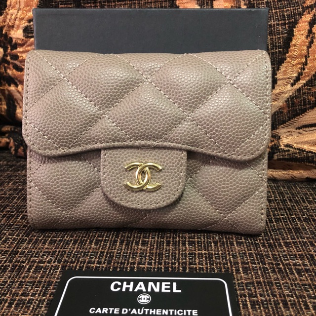 กระเป๋าสตางค์ Chanel ใบสั้นมี 3 พับ อุปกรณ์ครบ ปั๊มทุกจุด ใหม่มากจ้าาา