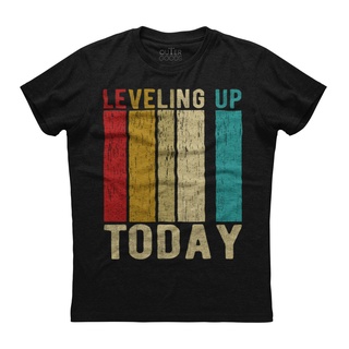 เสื้อสีขาว - เสื้อเชิ้ตผู้ชาย Gildan Classic Leveling Up To Day คนรักวิดีโอเกม แขนสั้น เสื้อยืดผ้าฝ