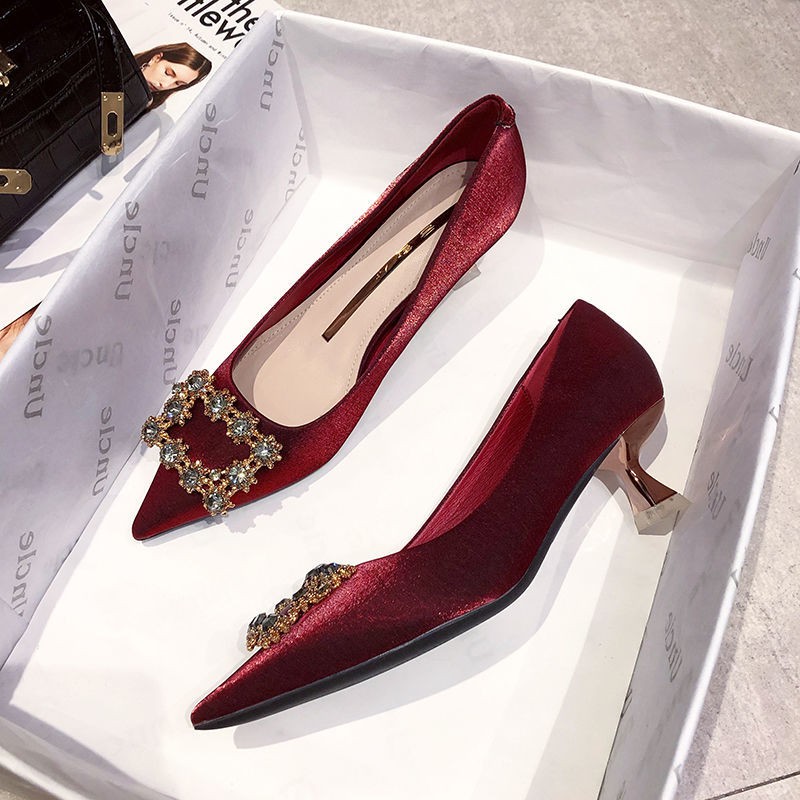 👠Hot sale! 🔥รองเท้าส้นสูงสไตล์เกาหลี ผู้หญิง แหลมปลาย ส้นกริช สีแดง สุดแฟชั่นสำหรับงานพิเศษ