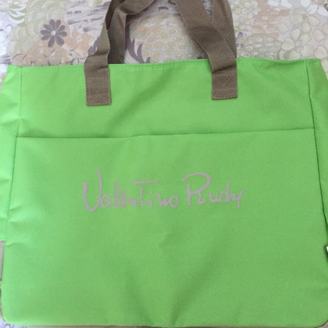 กระเป๋า Valentino Rudy