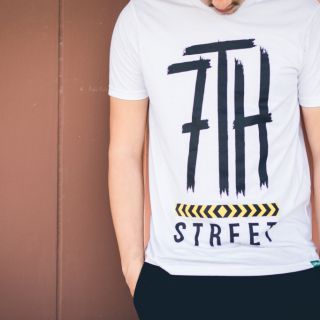 เสื้อยืดแขนสั้น 7th street